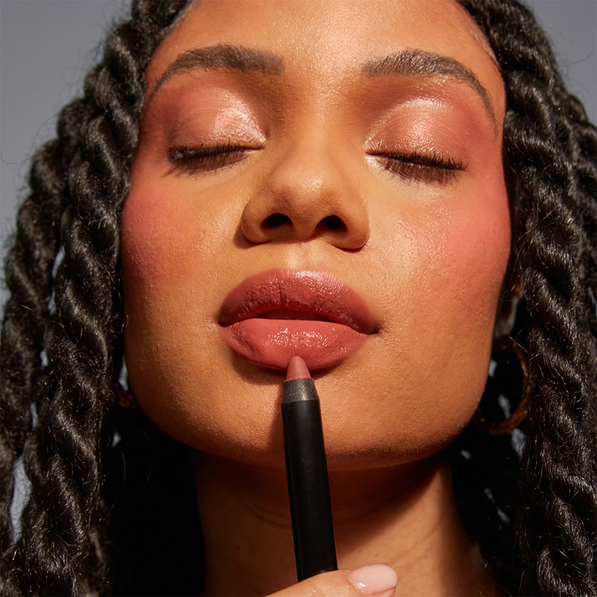 INTENSE MATTE LIP+CHEEK PENCIL (LÁPIZ PARA LABIOS Y MEJILLAS)